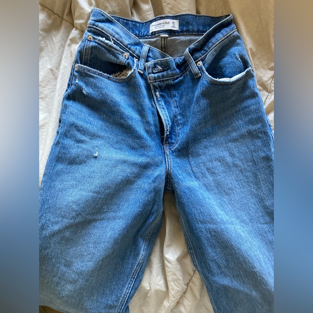 Abercrombie Curve Love, 90’s ultra high rise straight jean, criss cross waist - Picture 4 of 5